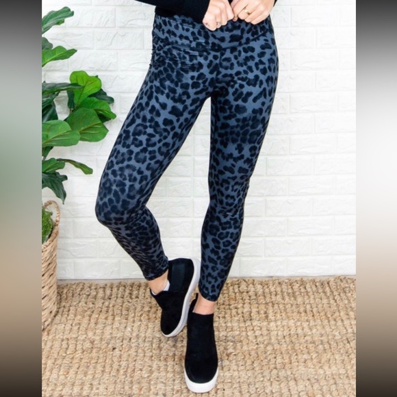 Rae Mode leopard leggings - Picture 3 of 3